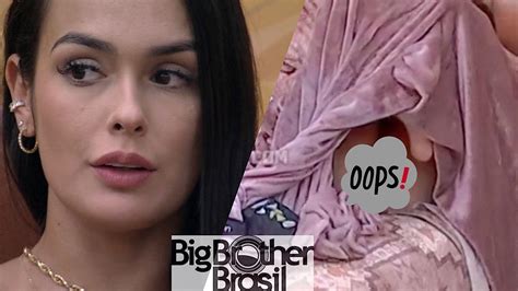 BBB 23: Larissa deixa peito à mostra em banho